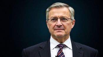 Искусственный интеллект не должен управлять, утверждает Греф