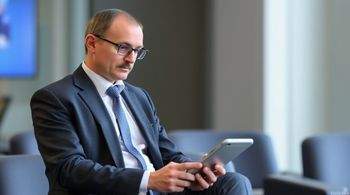 "MAX, по словам Пескова, становится достойной заменой другим мессенджерам".