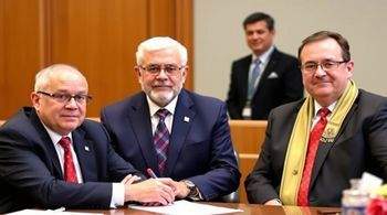 Правительство завершило обсуждения с думскими фракциями