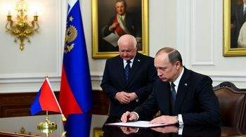 "Подписание указа о праздновании 90-летия со дня рождения Говорухина президентом Путиным"