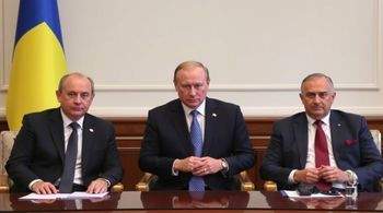 Возможная трехсторонняя встреча по Украине на следующей неделе, сообщают СМИ.