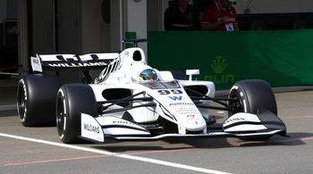 "Команда Уильямс завершила подготовку болида к дебюту после пропуска первых испытаний"