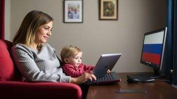 Государственная Дума рассматривает возможность гарантировать многодетным родителям право на работу из дома один день в неделю.